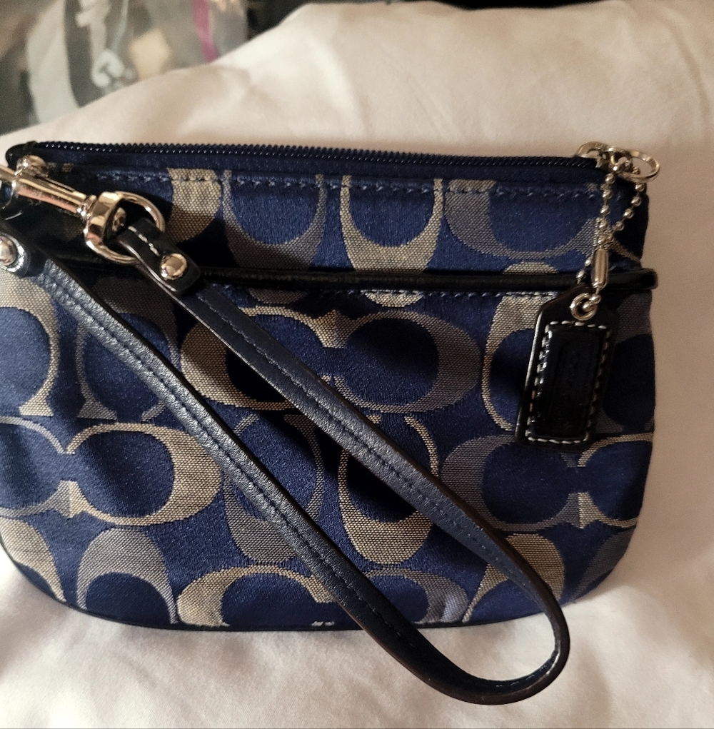 NWOT Couch Blue and Tan Women's Wristlet Bag